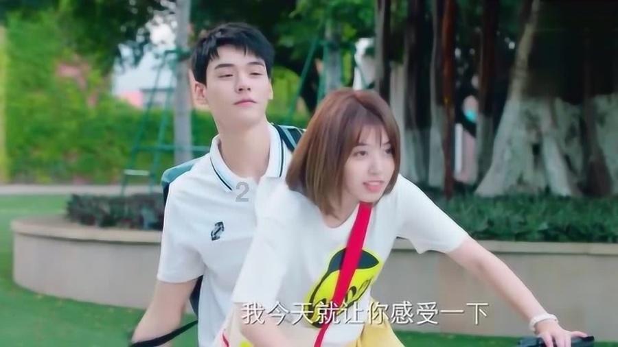 爱是闪电的触碰，两具身体臣服于同一种甜蜜