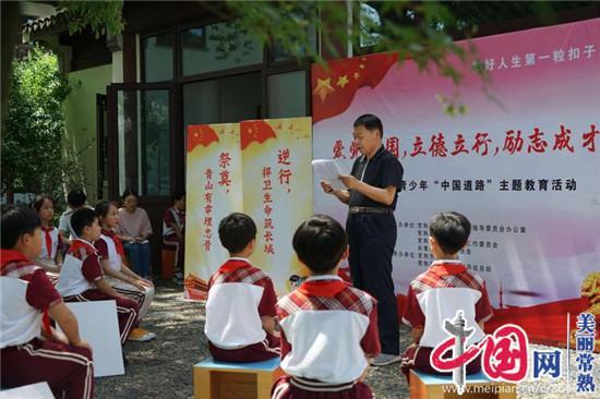 炸麻花备年货安置点年味浓