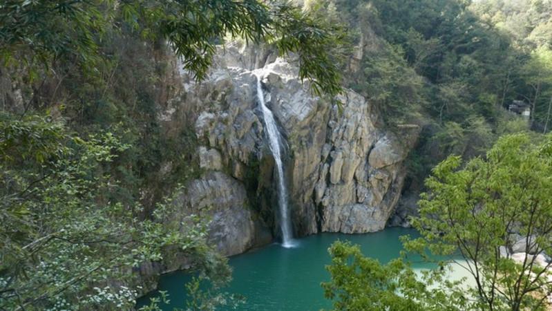 洪利民参加淇滨区岗坡村专题组织生活会时强调巩固深化主题教育成果当好乡村全面振兴排头兵